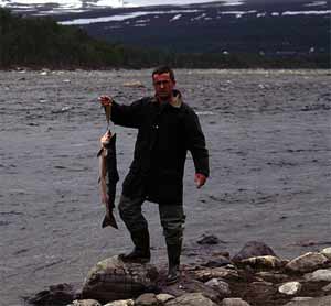 foto Svein Gamst Allan Klo med nyfångad lax vikt 6 kg