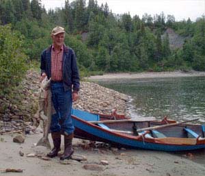 Erling Karlsen with Vefsna salmon at 9 kg. photo Snorre Vollen