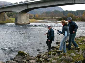 Här pågår stamlaxfiske på valdet Mo i Suldal, hösten 2004.