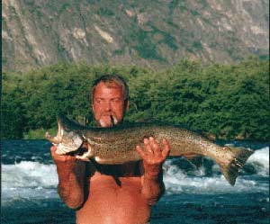 foto Sigmund Feten Ronny Lööf med fin havsöring