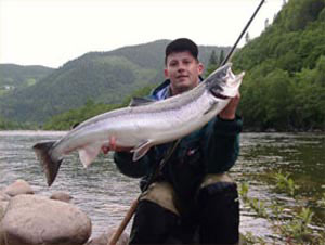 Markus Zimmer med lax från Gaula. vikt 10 kg.