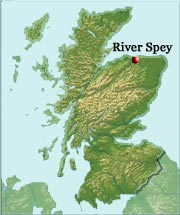 Här rinner River Spey. På Speyside syd öst om Staden Invernes