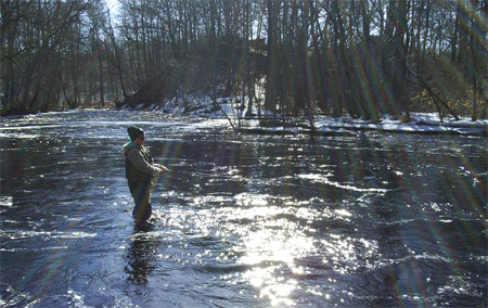 Jesper full fishing concentration.