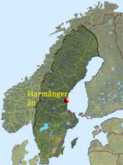 Här i Strömsbruk rinner Harmångersån ut i Havet.