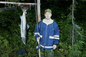 Anders med en stadig 11kg lax. Foto:Lars-Göran nordqvist.