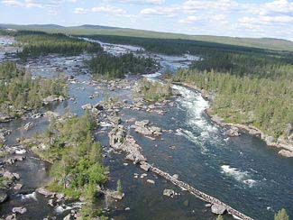 Bild över Björnideforsen, ca. 57 km uppströms Storforsen.