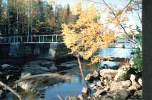 Steel bridge at low tide Bursjön