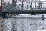 Fiske i Norrtäljeån. Sträckan vid husväggens början en kylig vinterdag 2004.