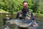 Bengt-Erik Johnsson med 9,6 kg tung lax från pool4, fångstdatum 120603