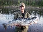 Lax tagen av Peter Eriksson guide på Neitigården fiskecamp, Lainio. Den vägde 11,30 kg och mätte 103 cm. Årets första lax tagen den 17/6-06.