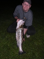 Ännu en bild på Drömöringen från Forshaga på hela 9,64 kg tagen den 1/6 2007 av Michael Jonsson på fluga