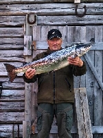 Bror Eriksson, Neitigården med lax på 8,9kg från Lainioälven.