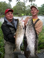 2007-08-30 Allan Bloch och Markus Zimmer med öringar