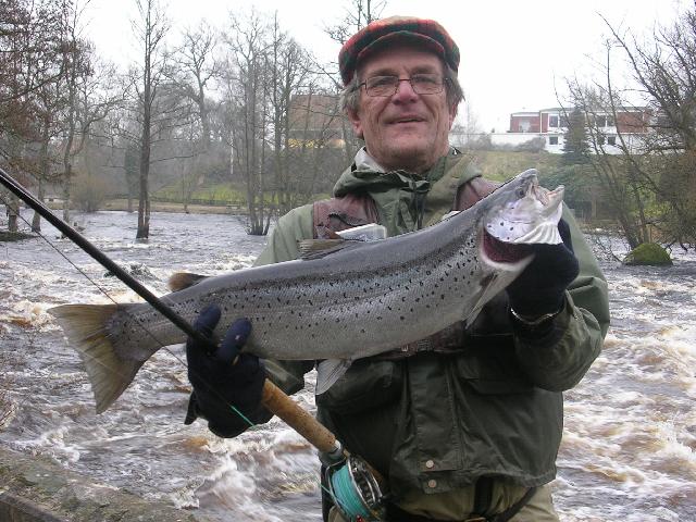 080329 Kleine Mörrum öring 3,8 kg pool 1 1.jpg