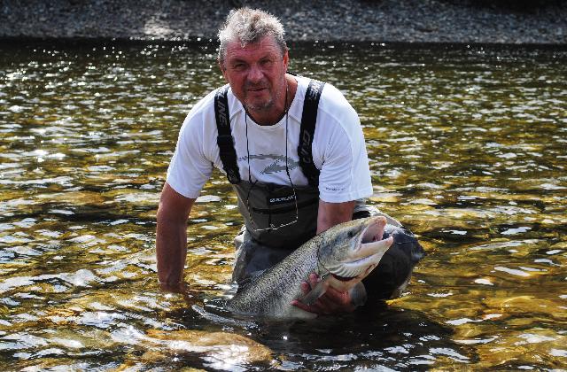 Ebbe Johanssons 10.6 kg lax på Granöien V29 2011.