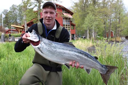 Rasmus-Olsen med Mörrums lax vikt 9,62kg. Fångst datum 120517