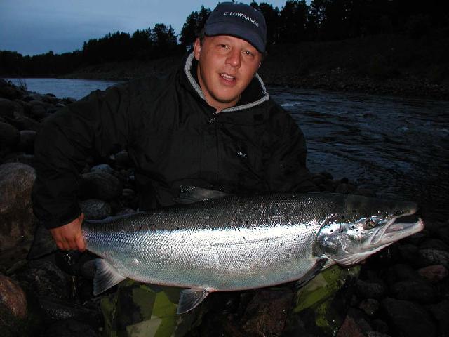 Stefan Hising med lax från 2005 vikt 16,9kg Foto:Patrik Jaurnell
