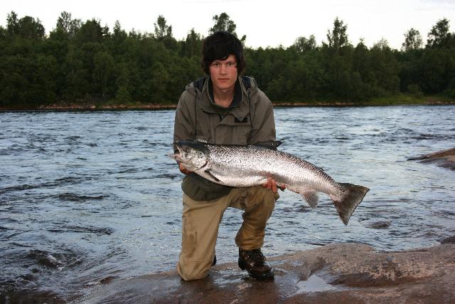 Hade två dagars rikitgt trevligt fiske i forshagaforsen den 27-28/6. Det resulterade i tre fiskar. Den tredje: Lax på 8,8 kg