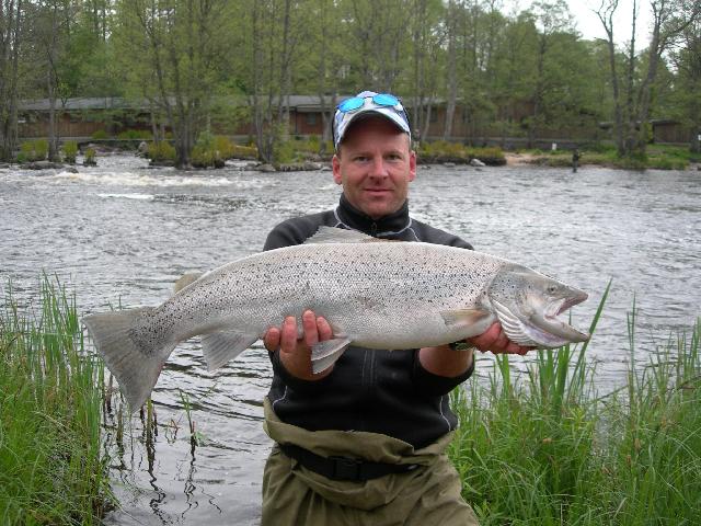 2007-05-19 Fredrik Nilsson Öring 6,12 kg pool 17