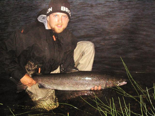 Lax 94 cm tagen av Andreas Olsson, guide på Lainio Vildmark