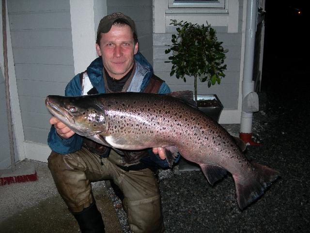 2007-09-08 Ulf Sill Mörrum Öring 8,5 kg pool 17