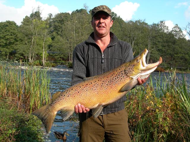 2007-09-26 Årets färggrannaste fisk tagen av Johnny Hansen Hybrid 8,8 kg pool 2 spinn