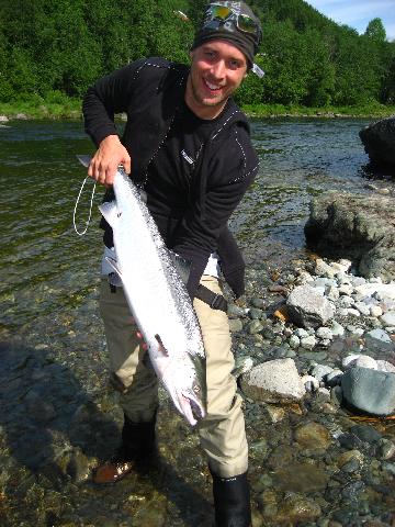 rickard med en perfekt lax på 6.5kg (rye)