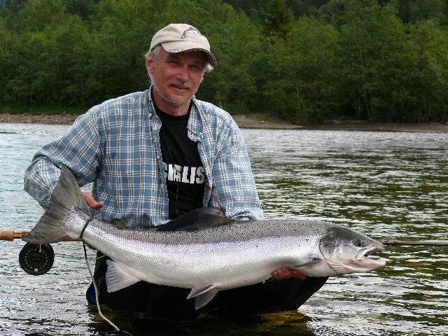 Christian Wedebrant med en vacker junilax från Gaula på prick 9 kg.