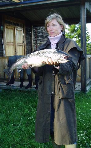 Lycklig brittisk gäst med sin första lax. 4,1kg, Neitigården