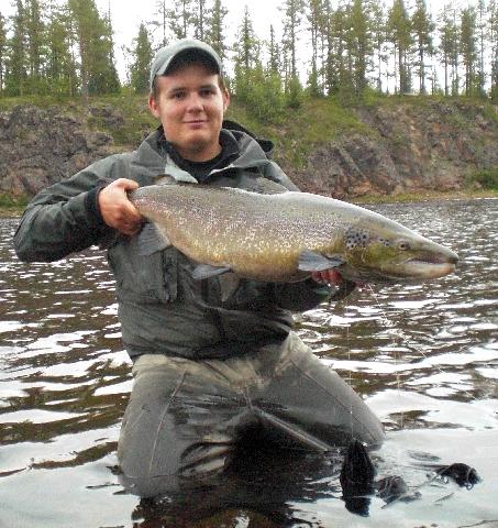 Lax på drygt 7 kg tagen av Martin Gustavsson, guide på Lainio Vildmark.